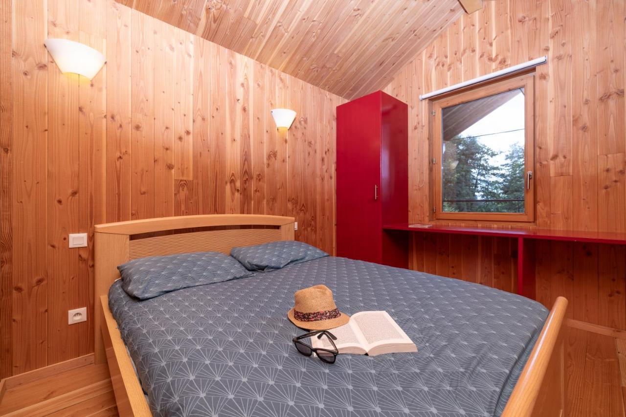 Camping Le Lac Des Sapins Cublize Exterior photo