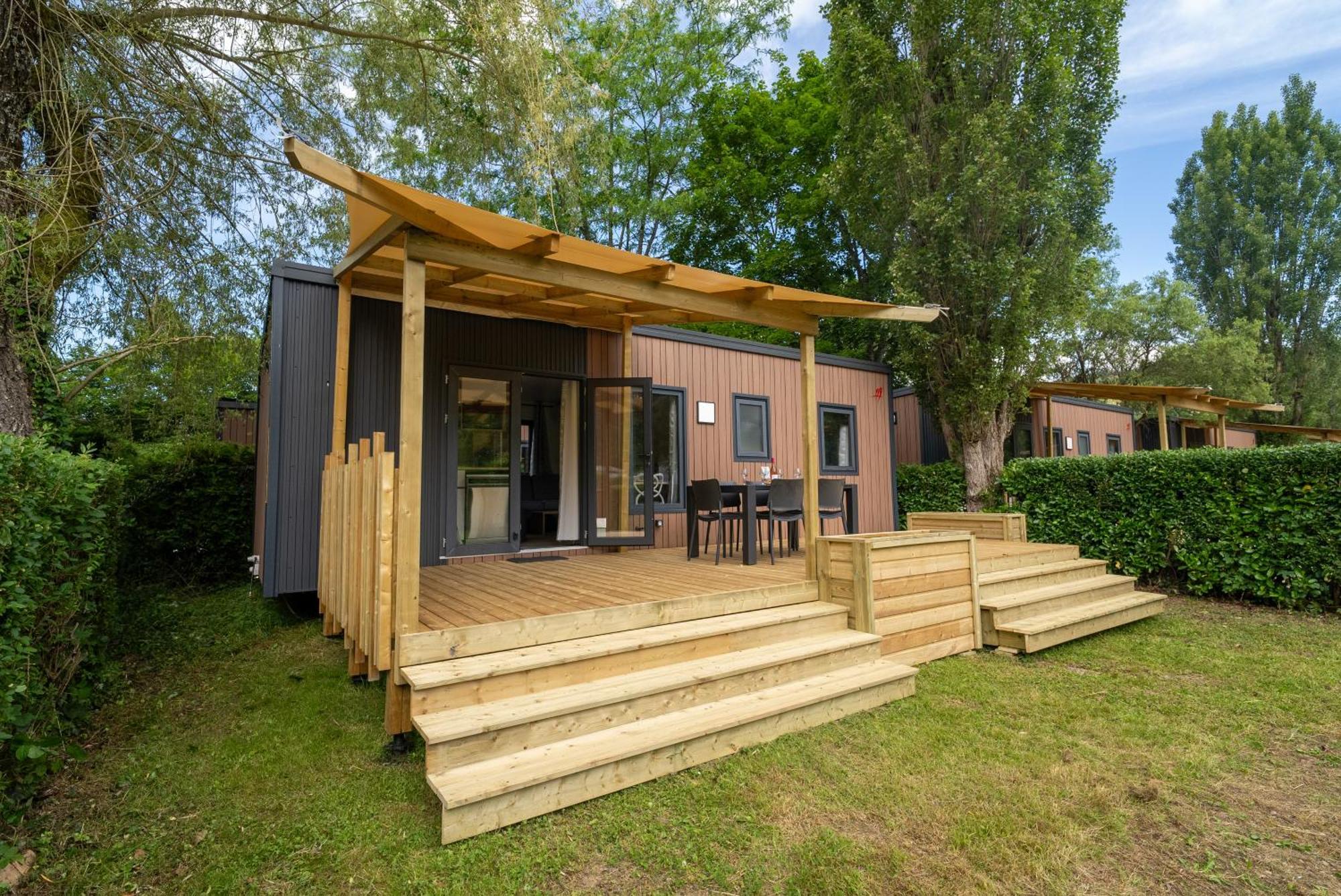 Camping Le Lac Des Sapins Cublize Exterior photo